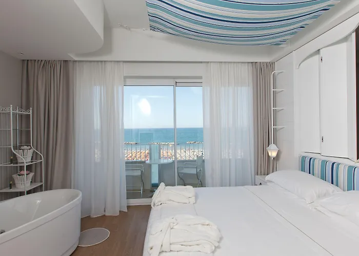 Luxor Boutique Szálloda Cattolica