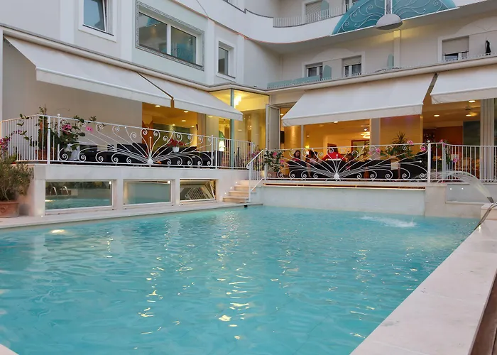 ホテル Luxor Boutique 4*