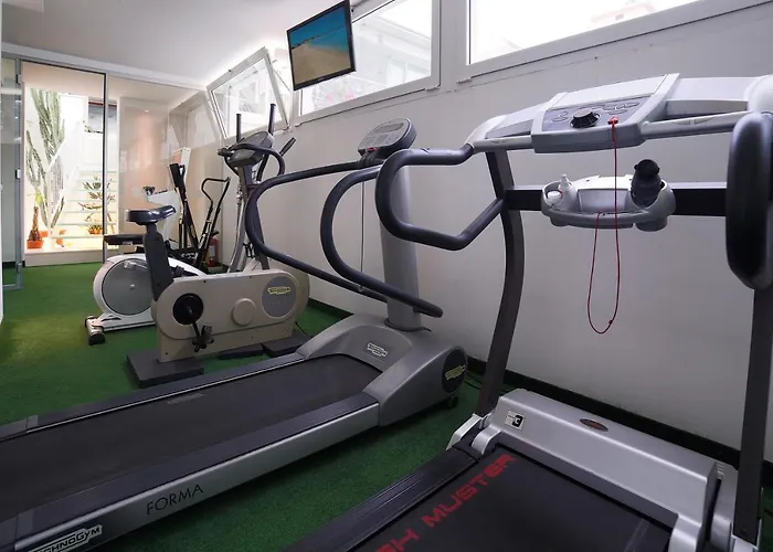 ホテル Luxor Boutique カットーリカ